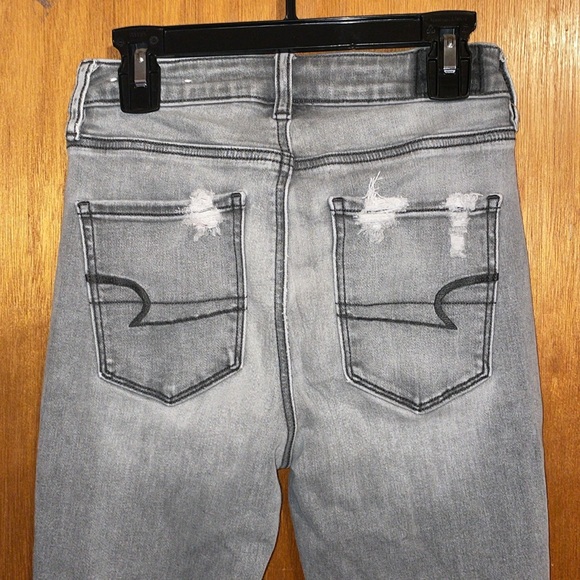 •AMERICAN EAGLE•LIGHT GRAY NE(X)T LEVEL STRETCH SUPER HIGH-RISE JEGGING SIZE 2 - Picture 6 of 11